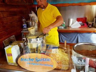 ドイツはシュヴァーベン地方の郷土料理「シュペッツェレ」。目の前で作るところを見られて楽しい！