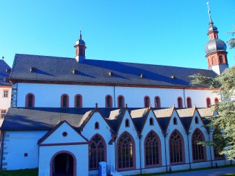 森の中にたたずむエーバーバッハ修道院。中世の時代からワイン造りが続けられてきた「聖地」