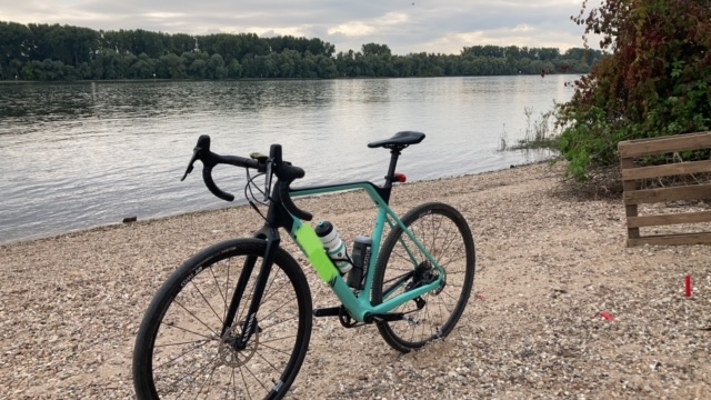 水場と自転車